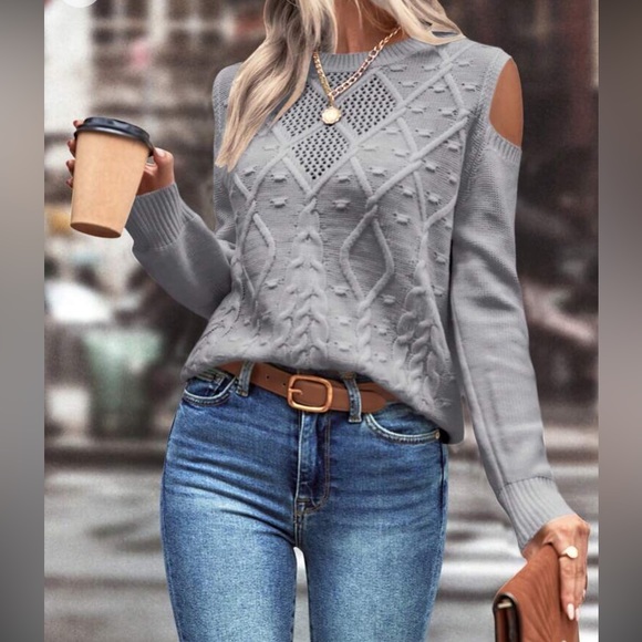 Cozy cold shoulder cable knit sweater top - Picture 12 of 15